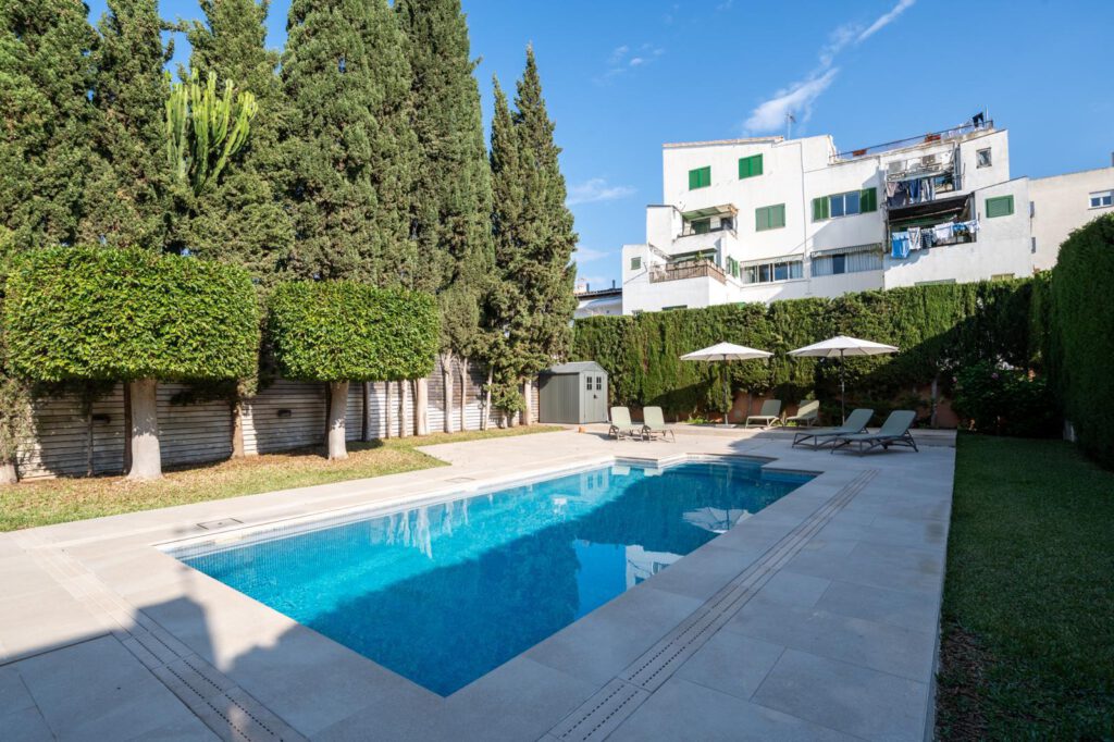 Impresionante adosado en La Vileta, 4 dormitorios con piscina