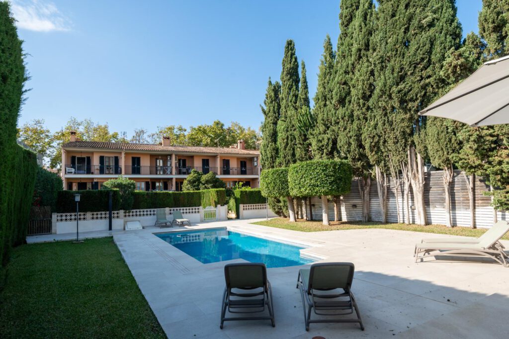 Impresionante adosado en La Vileta, 4 dormitorios con piscina