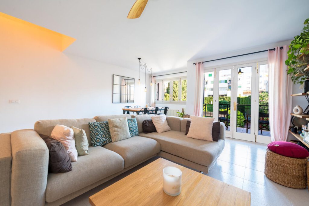 Impresionante adosado en La Vileta, 4 dormitorios con piscina