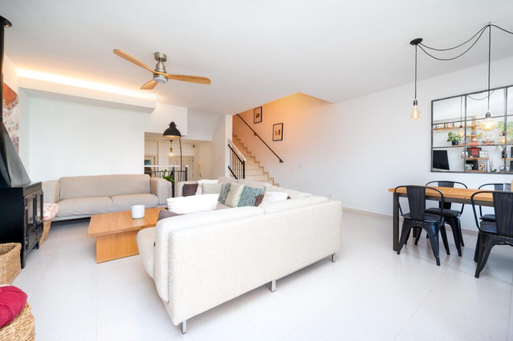 Impresionante adosado en La Vileta, 4 dormitorios con piscina