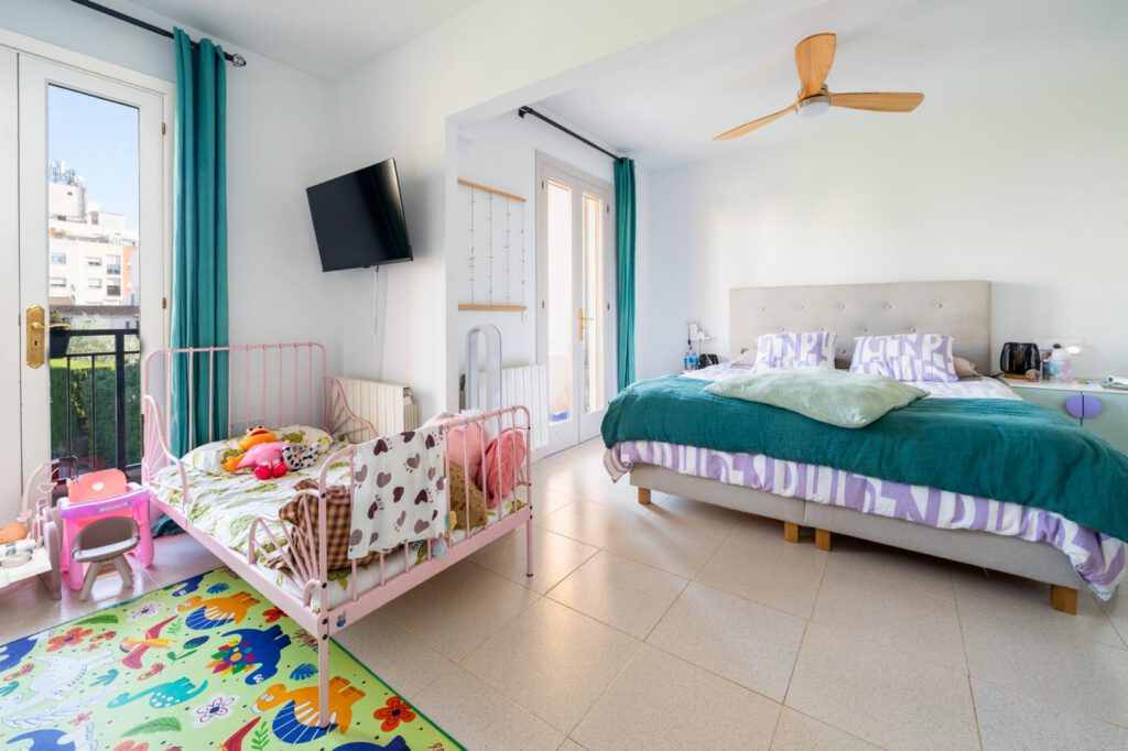 Impresionante adosado en La Vileta, 4 dormitorios con piscina