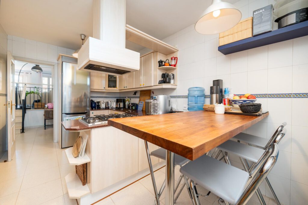 Impresionante adosado en La Vileta, 4 dormitorios con piscina