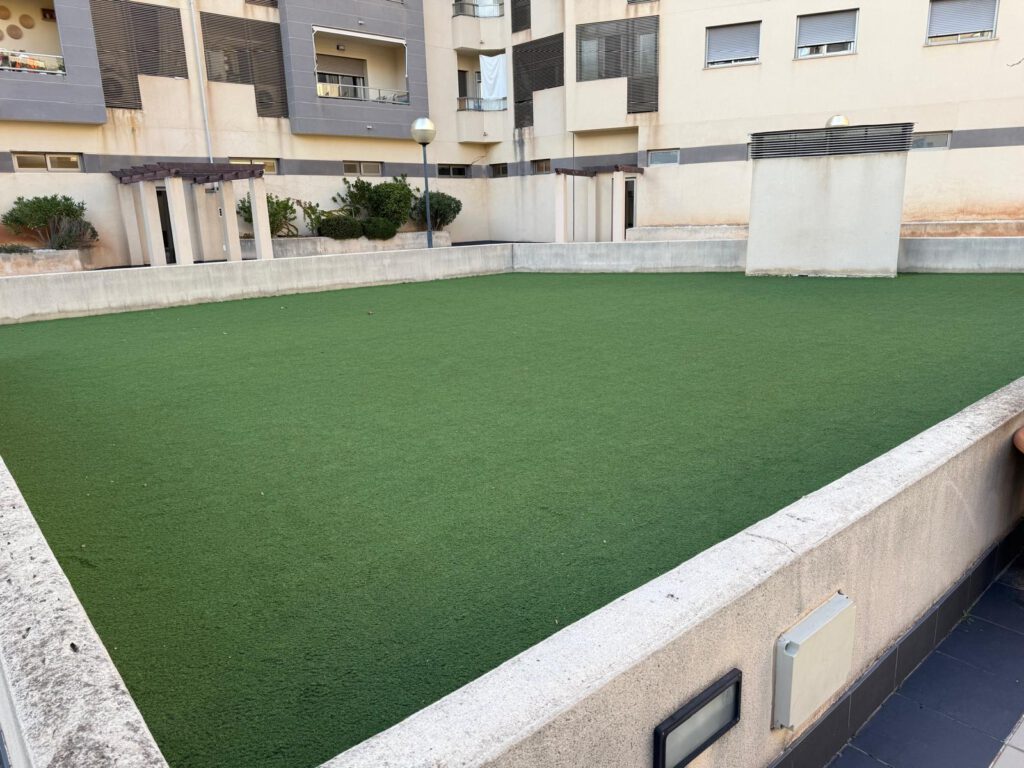 Flamante planta baja con terraza privada y piscina en zona Amanecer