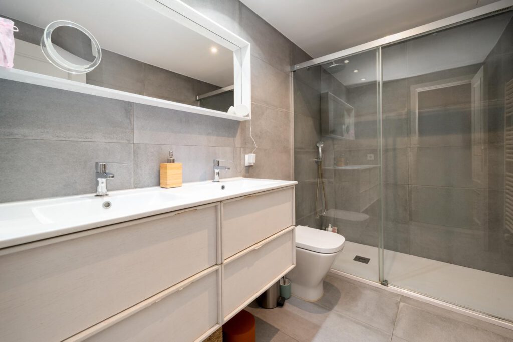 Impresionante adosado en La Vileta, 4 dormitorios con piscina