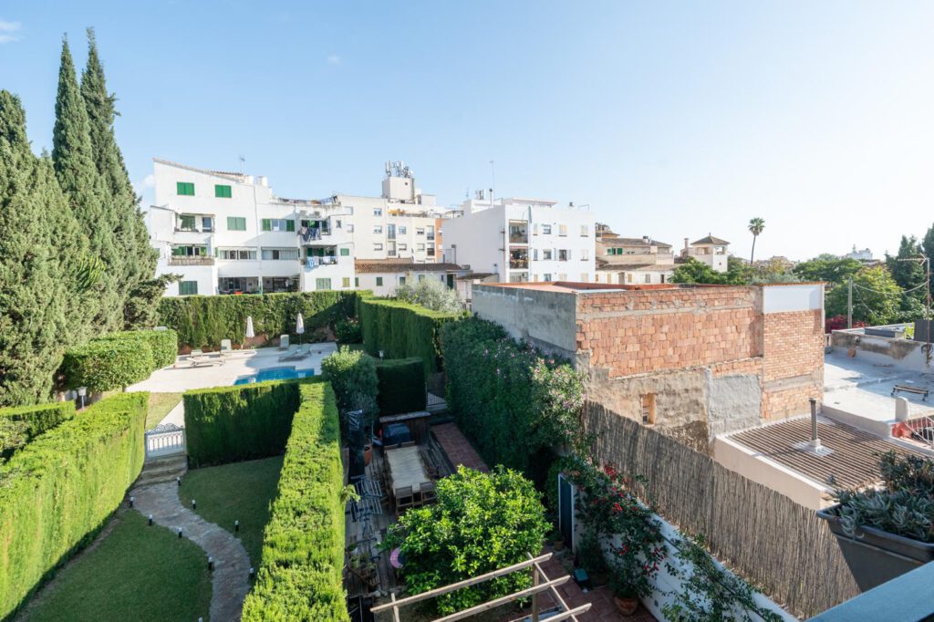 Impresionante adosado en La Vileta, 4 dormitorios con piscina