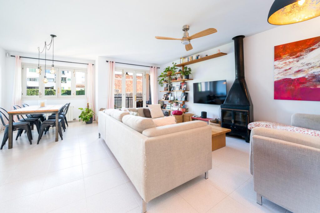 Impresionante adosado en La Vileta, 4 dormitorios con piscina