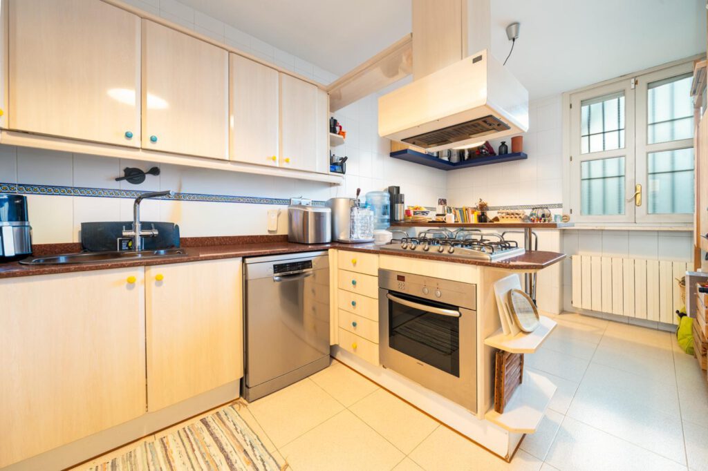 Impresionante adosado en La Vileta, 4 dormitorios con piscina