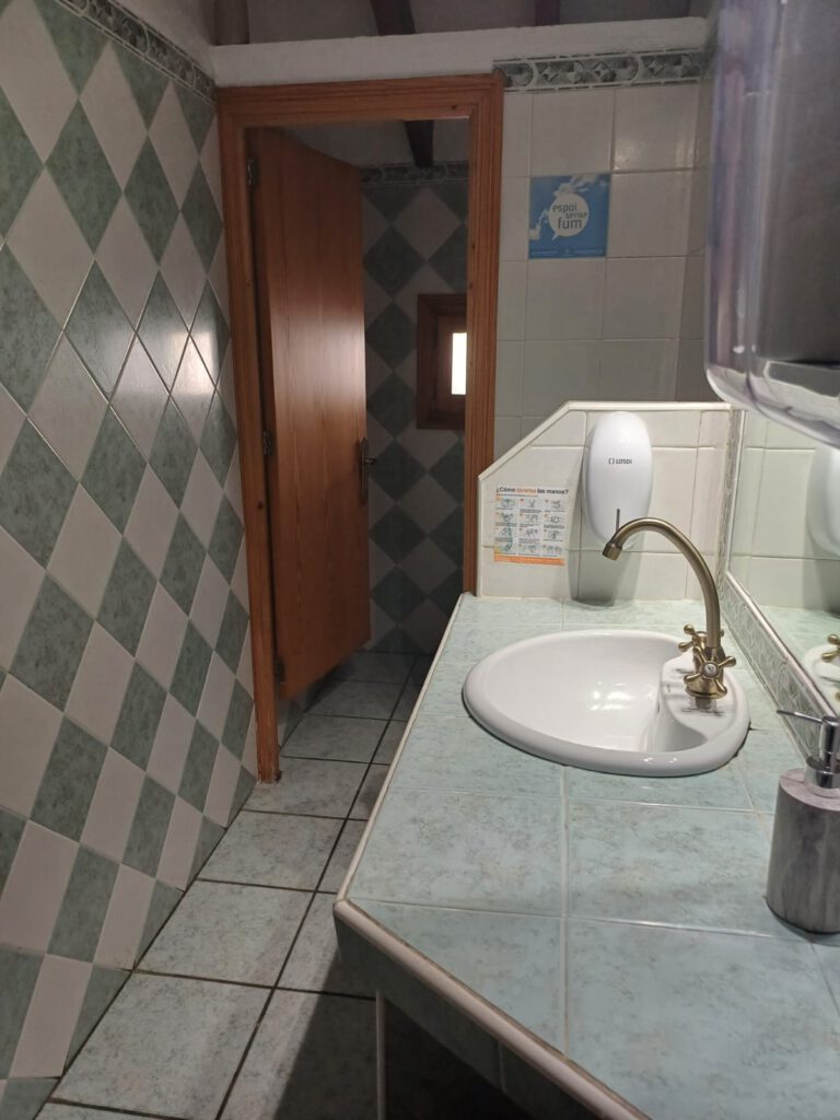 Casa con Encanto y Versatilidad en Sencelles: Ideal para Vivir y Emprender