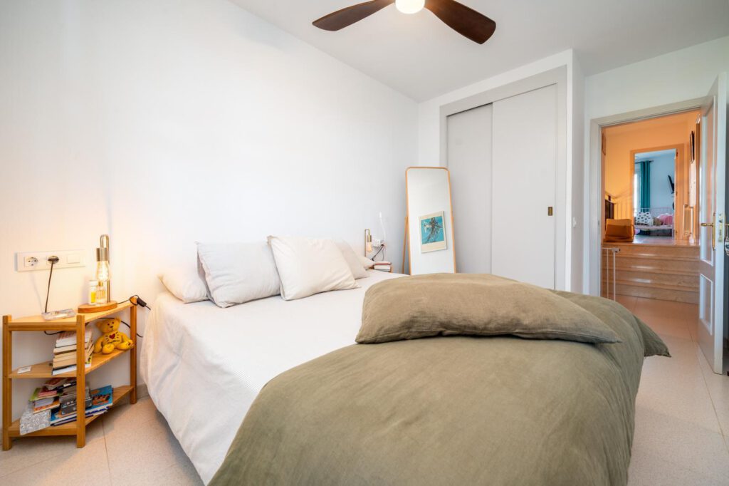 Impresionante adosado en La Vileta, 4 dormitorios con piscina