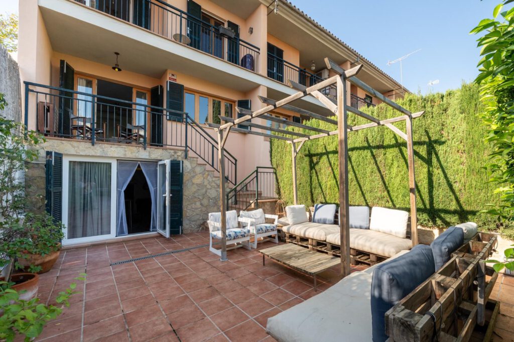 Impresionante adosado en La Vileta, 4 dormitorios con piscina