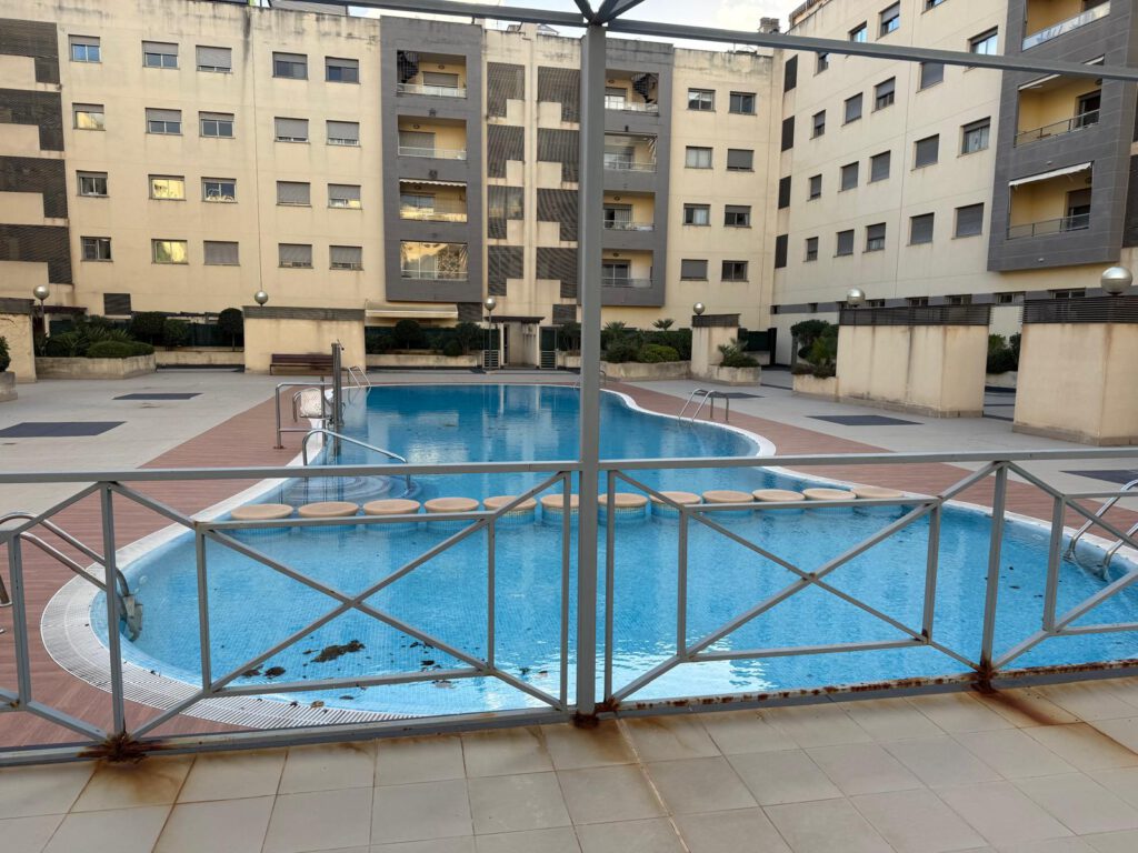 Flamante planta baja con terraza privada y piscina en zona Amanecer