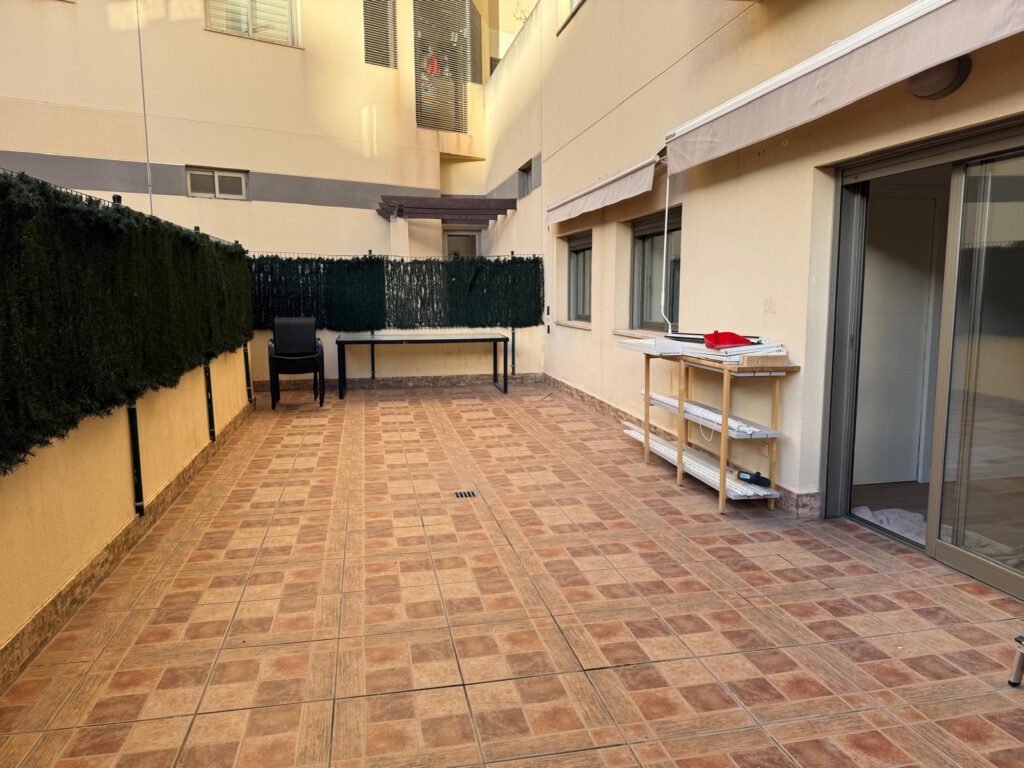 Flamante planta baja con terraza privada y piscina en zona Amanecer